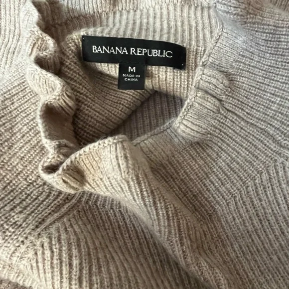 Banana Republic Greige Ruffle-Cuff Turtleneck Wool Cashmere Blend M - Picture 6 of 8